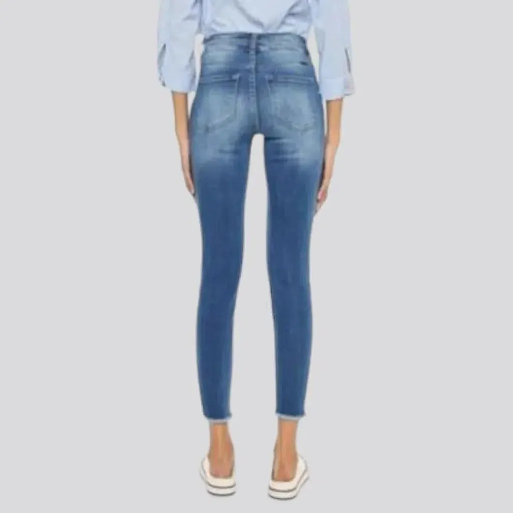 Cutoff-bottoms distressed jeans for women